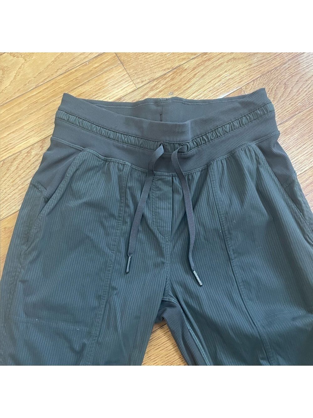 Lululemon Dance Studio Mid-Rise Khaki Green Athletic Pants Joggers Crop 25" Sz 4 - Picture 5 of 14